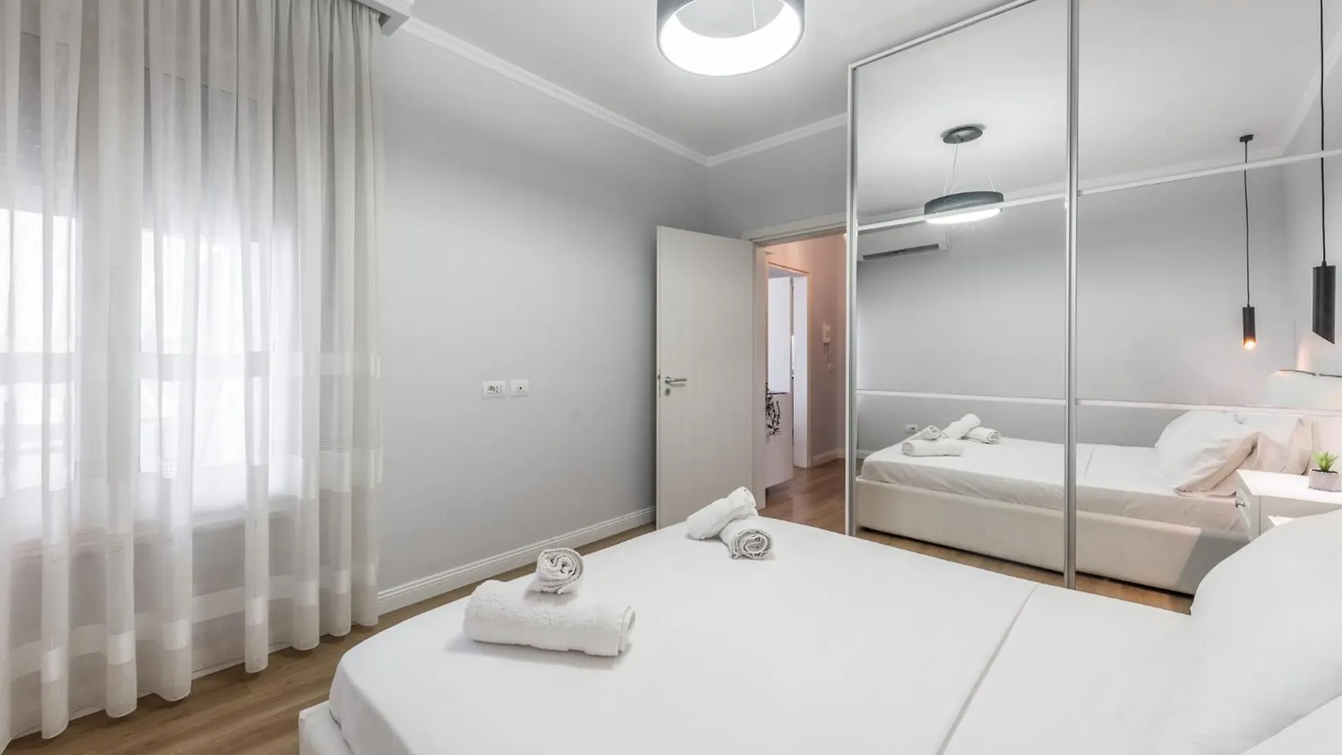 Brand New Apartment By The Port Durrës