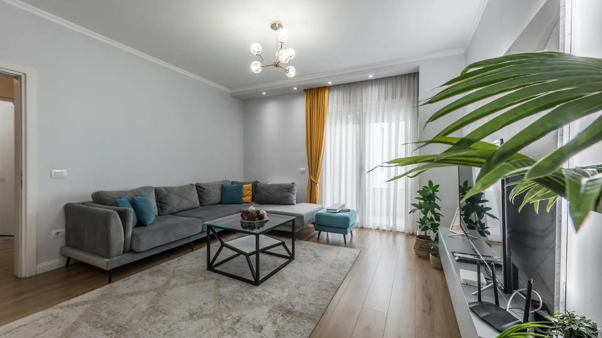Brand New Apartment By The Port Durrës