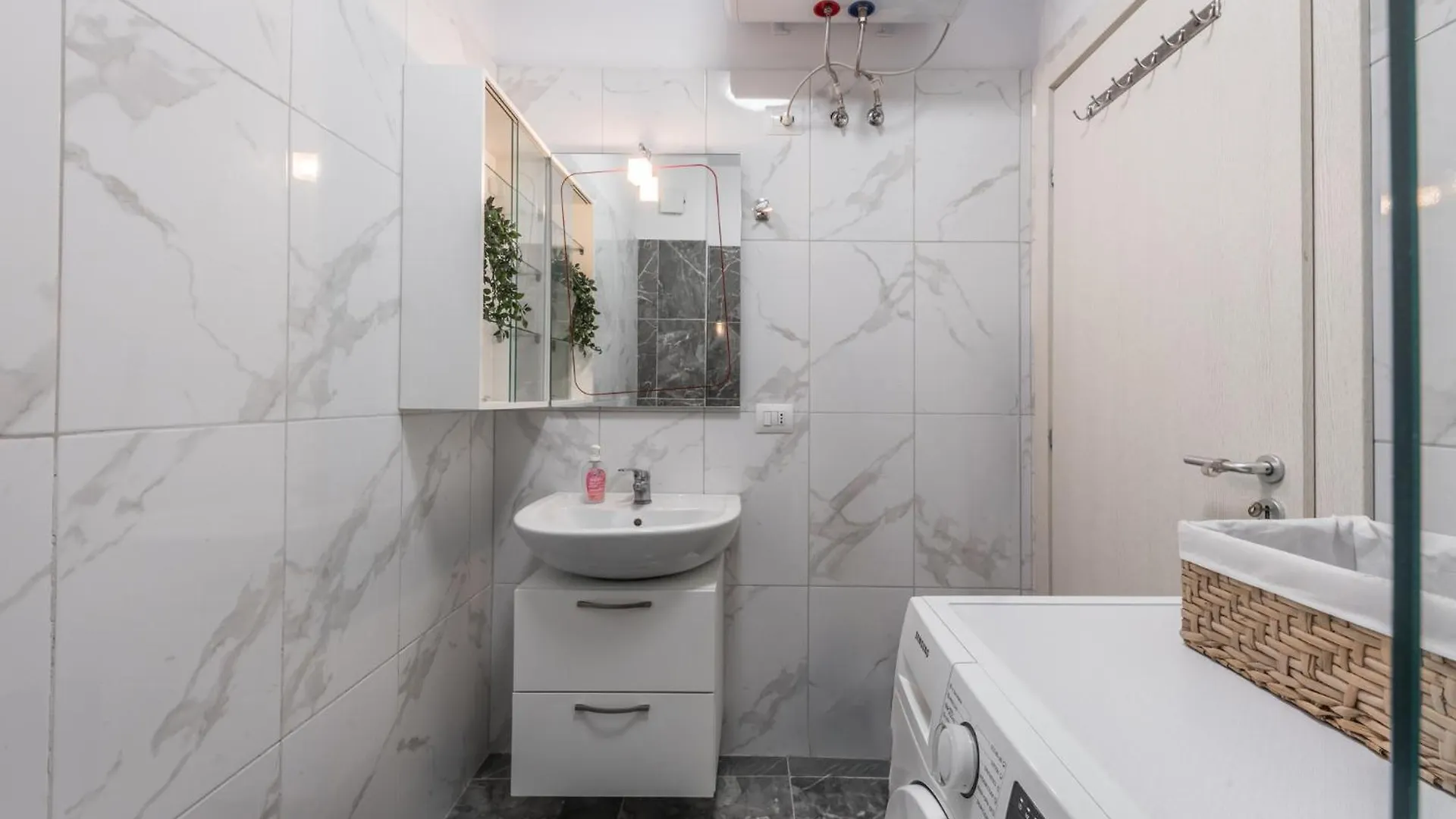 Brand New Apartment By The Port Durrës